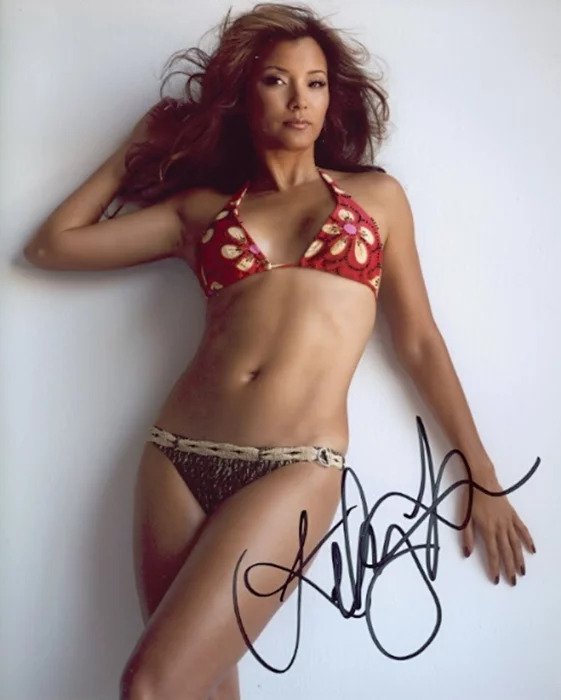 Kelly Hu autograph