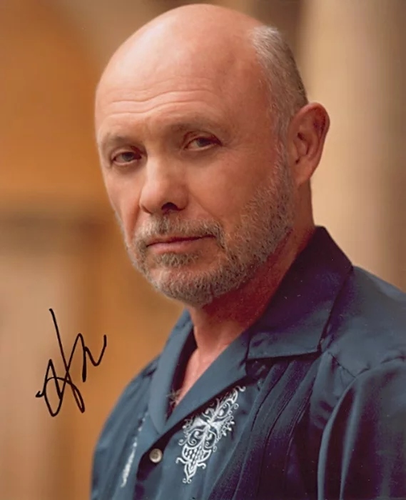 Hector Elizondo autograph