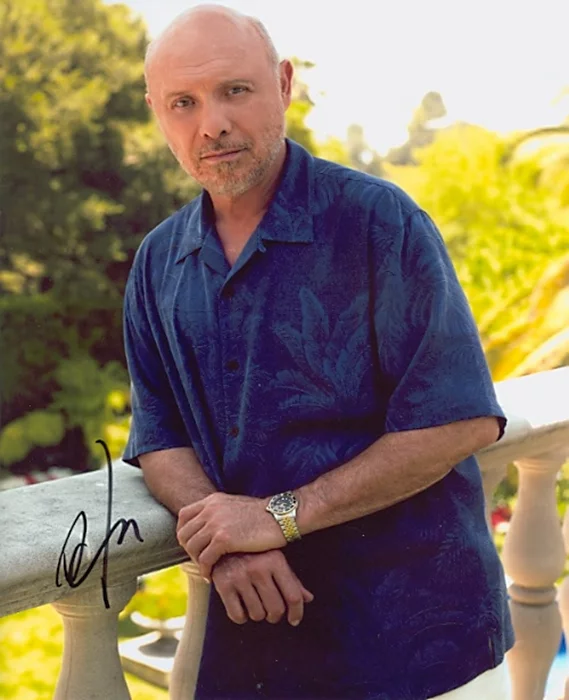 Hector Elizondo autograph