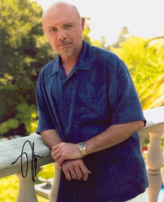 Hector Elizondo autograph
