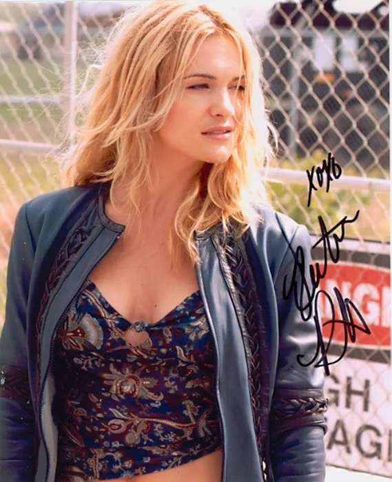 Victoria Pratt autograph