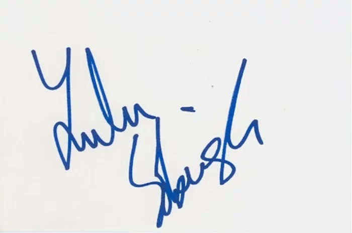 Leelee Sobieski autograph