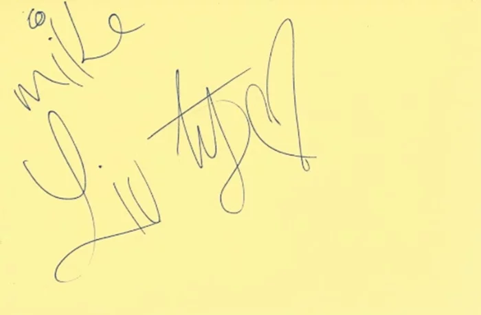 Liv Tyler autograph