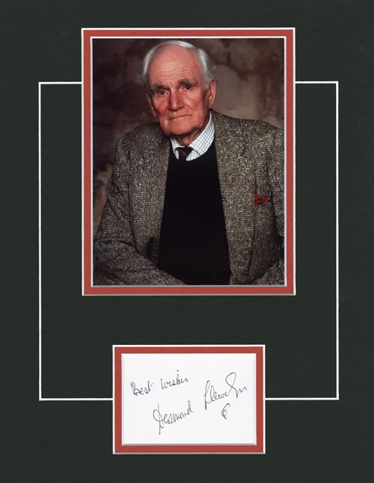 Desmond Llewelyn autograph