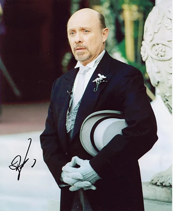 Hector Elizondo autograph
