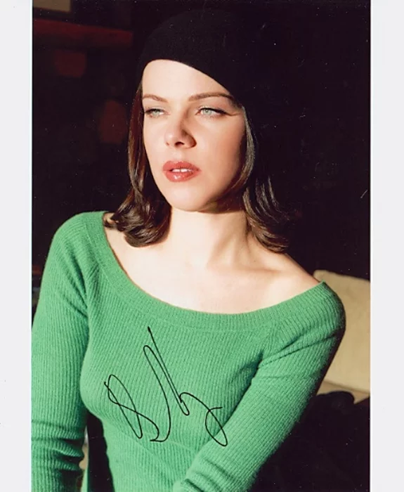 Debi Mazar autograph