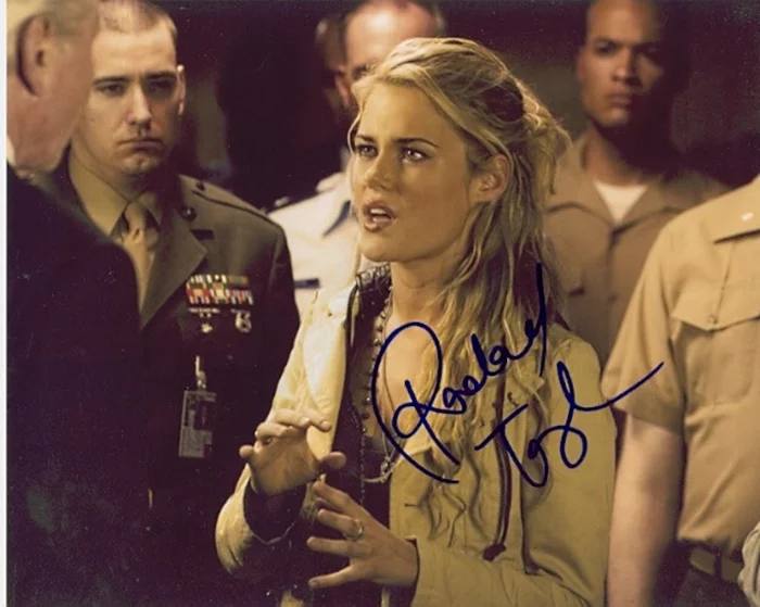 Rachael Taylor autograph