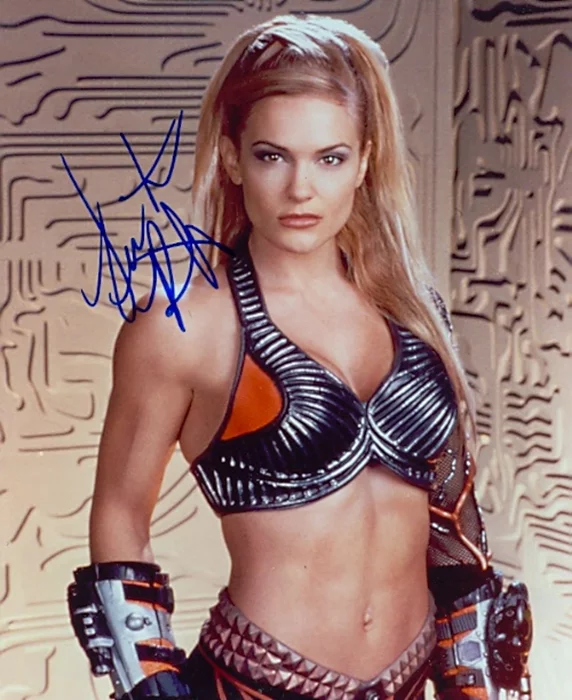 Victoria Pratt autograph
