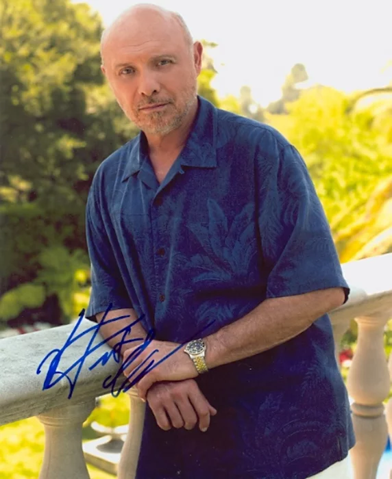 Hector Elizondo autograph