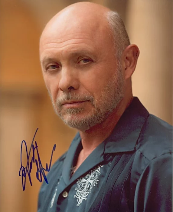 Hector Elizondo autograph