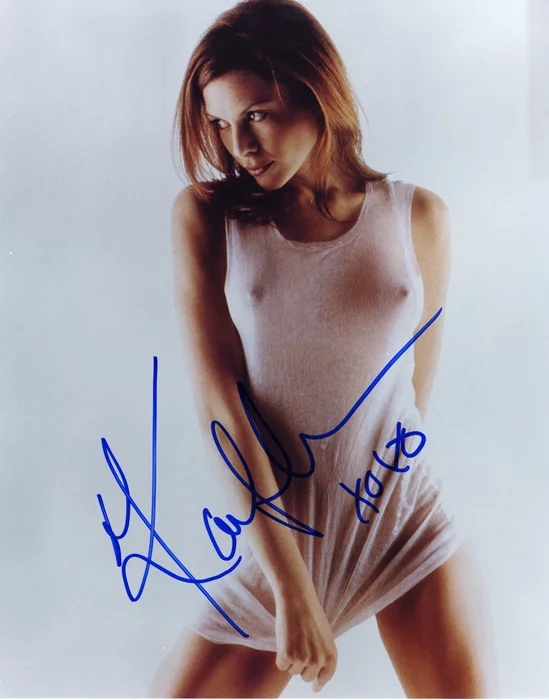 Kari Wuhrer autograph