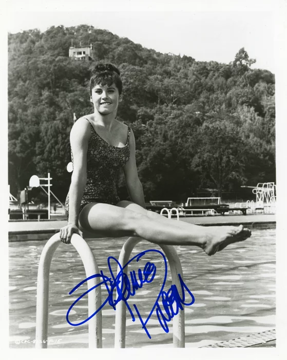 Stefanie Powers autograph