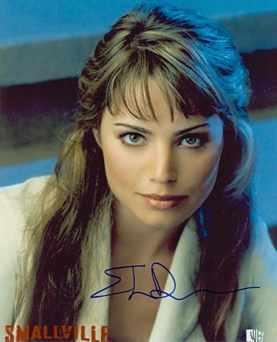 Erica Durance autograph