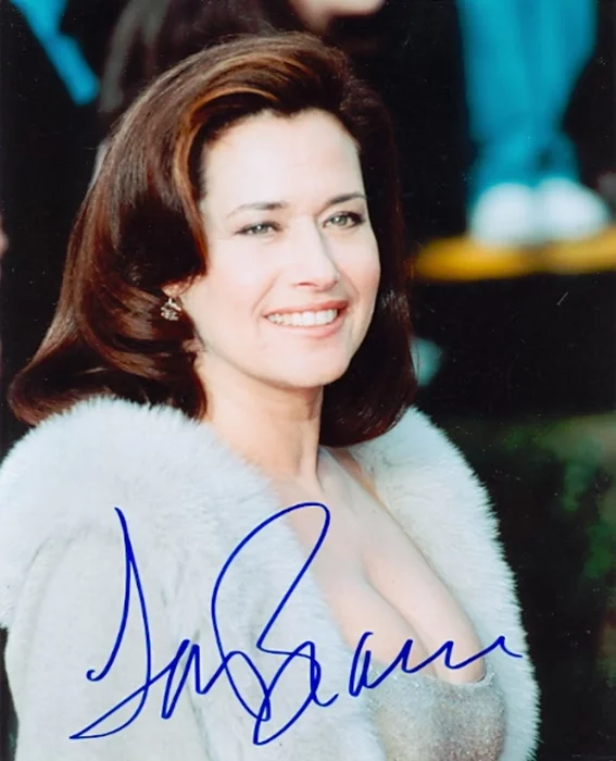 Lorraine Bracco autograph