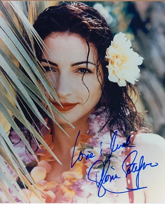 Gloria Estefan autograph