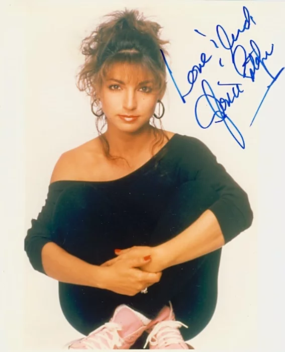 Gloria Estefan autograph