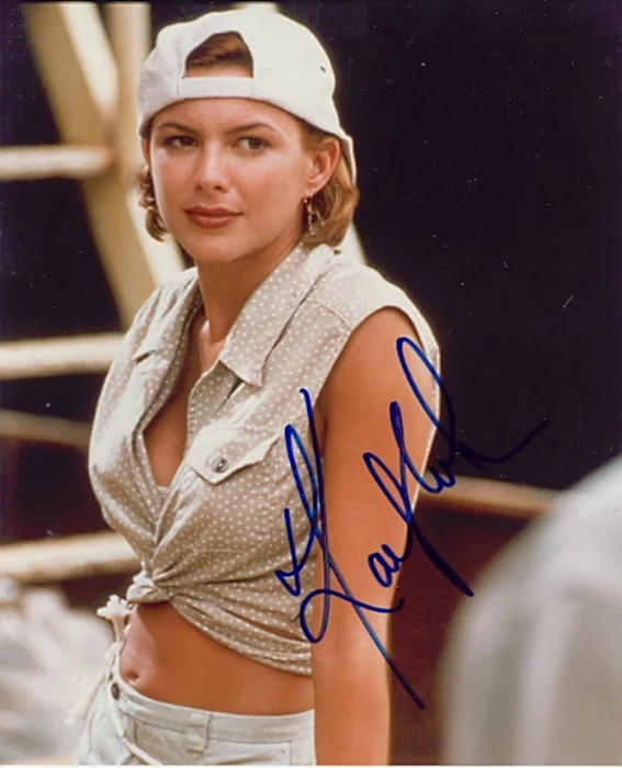 Kari Wuhrer autograph