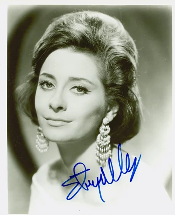 Elizabeth Ashley autograph