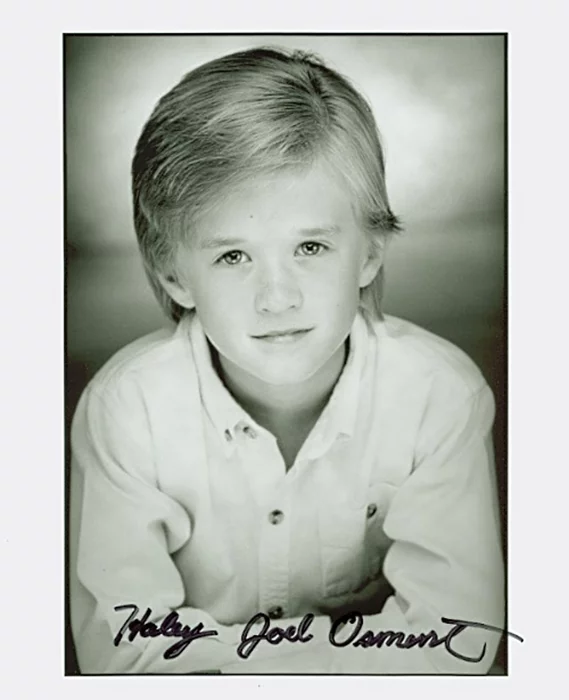 Haley Joel Osment autograph