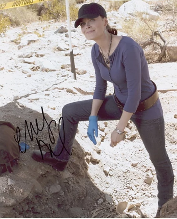 Emily Deschanel autograph