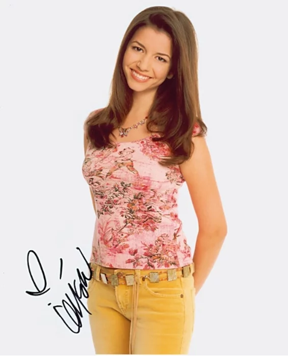 Masiela Lusha autograph
