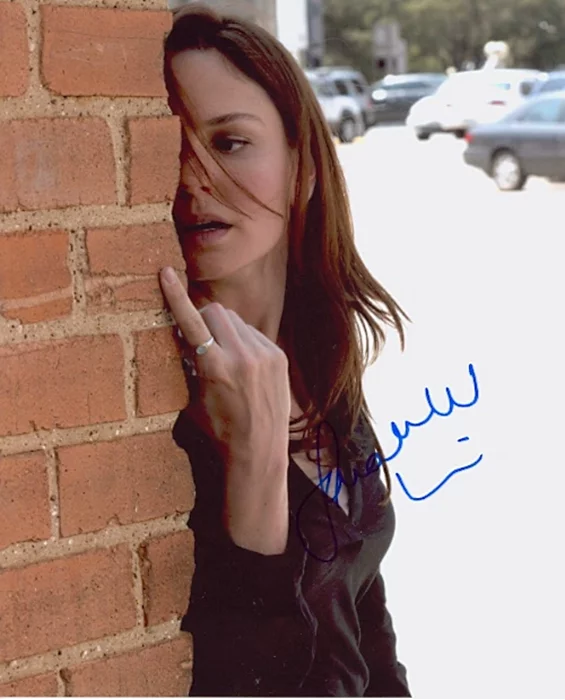 Sarah Wayne Callies autograph