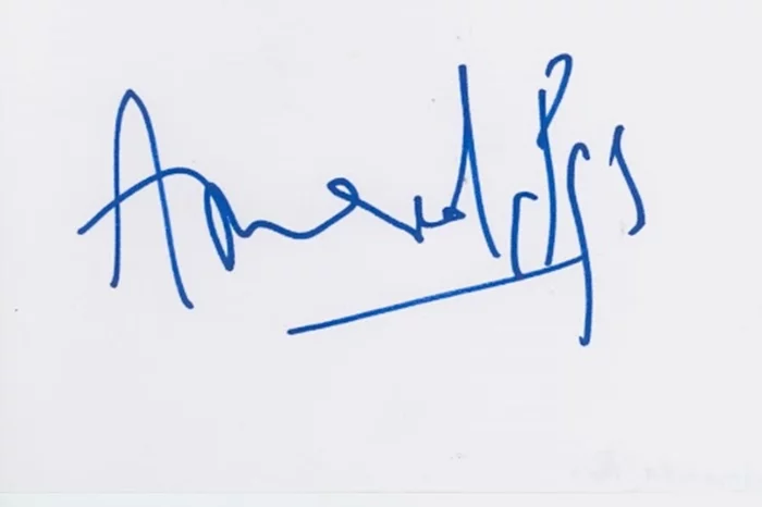 Amanda Pays autograph