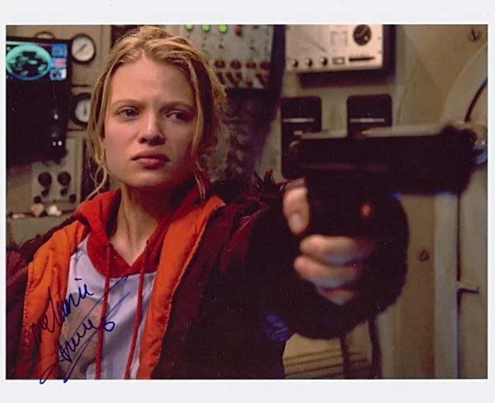 Melanie Thierry autograph