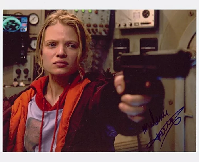 Melanie Thierry autograph