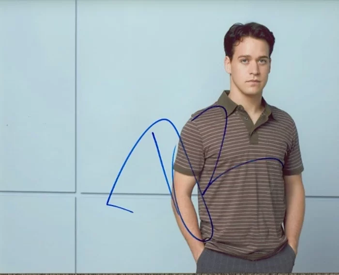 T.R. Knight autograph