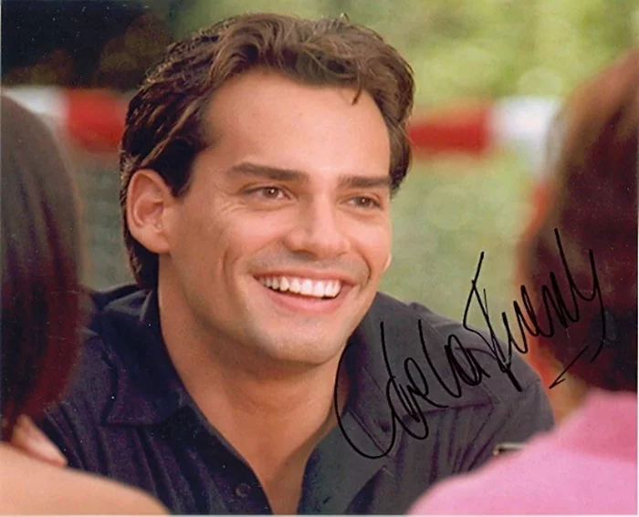 Cristian De La Fuente autograph