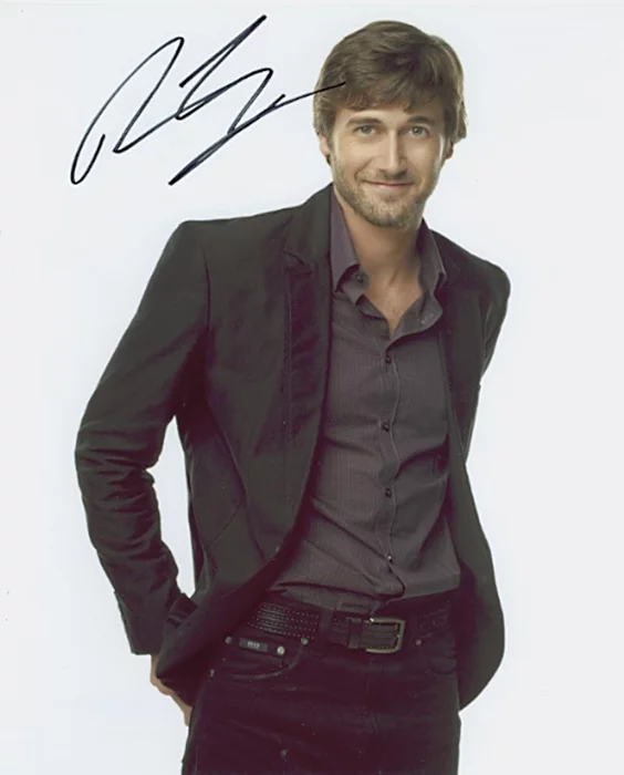 Ryan Eggold autograph