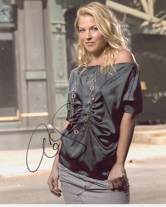 Ali Larter autograph