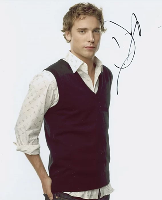 Dustin Milligan autograph