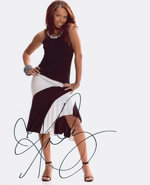 Kiely Williams autograph