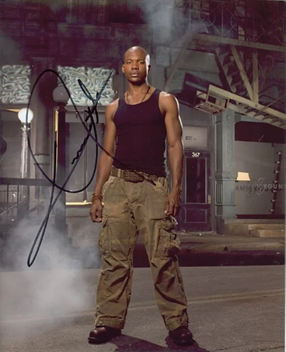 Leonard Roberts autograph