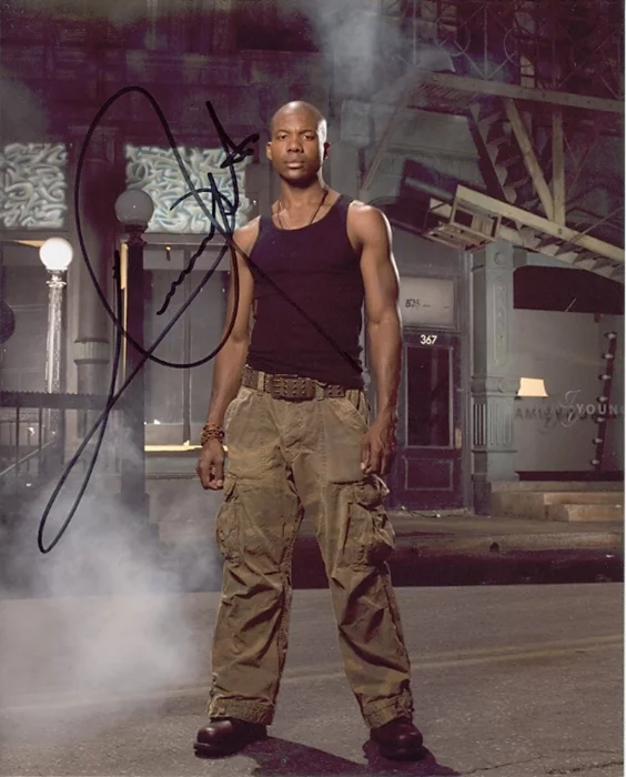 Leonard Roberts autograph