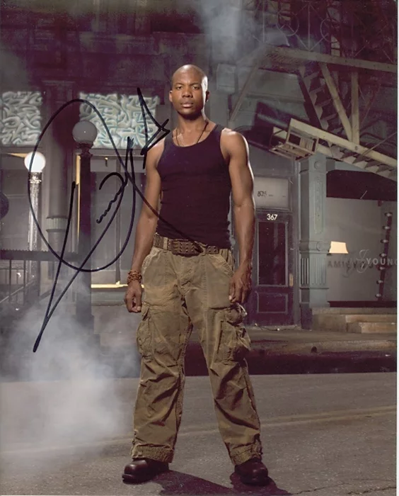 Leonard Roberts autograph