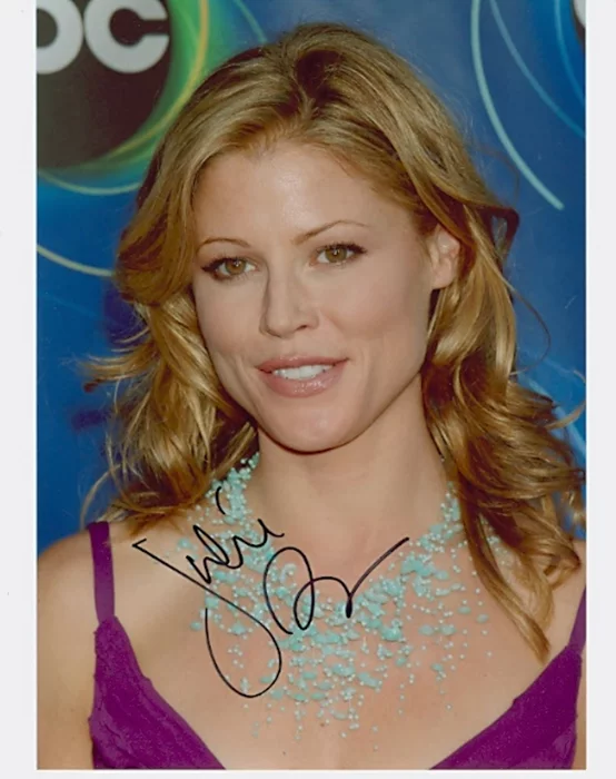 Julie Bowen autograph