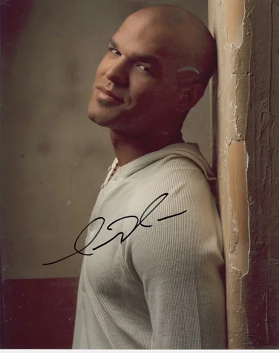 Amaury Nolasco autograph