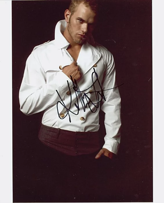 Kellan Lutz autograph