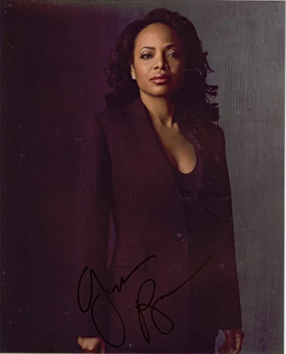 Gina Ravera autograph