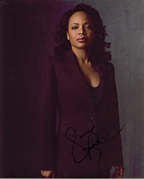 Gina Ravera autograph