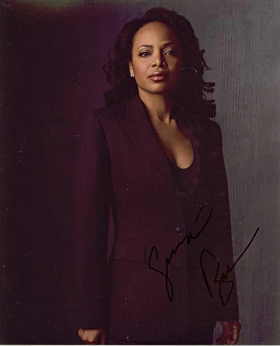 Gina Ravera autograph