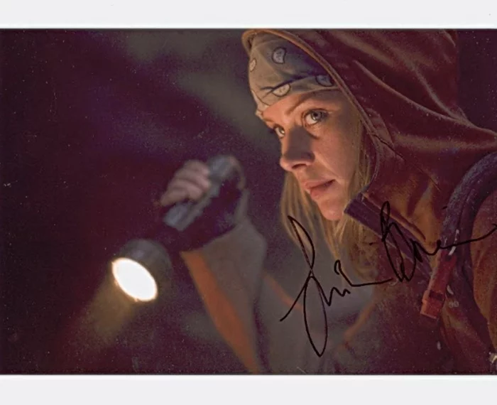 Anita Briem autograph
