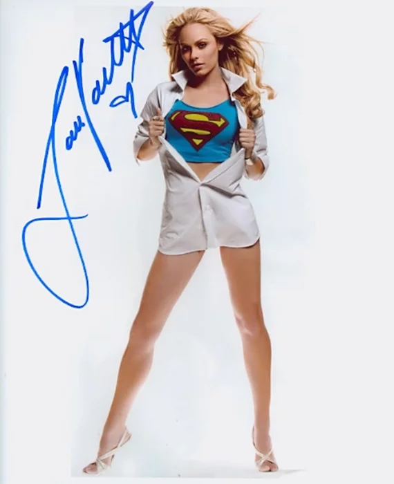 Laura Vandervoort autograph