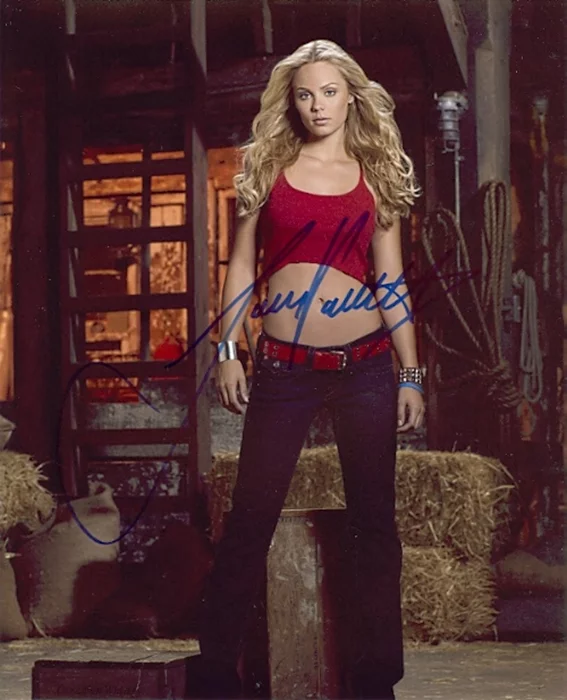 Laura Vandervoort autograph