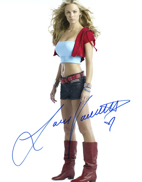 Laura Vandervoort autograph