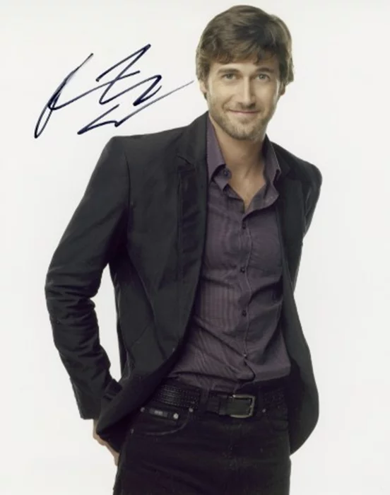Ryan Eggold autograph