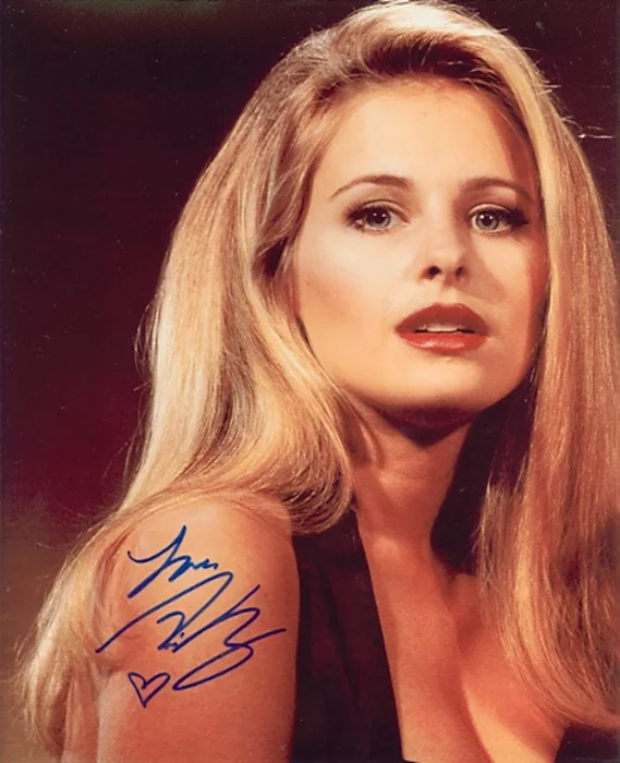 Ami Dolenz autograph